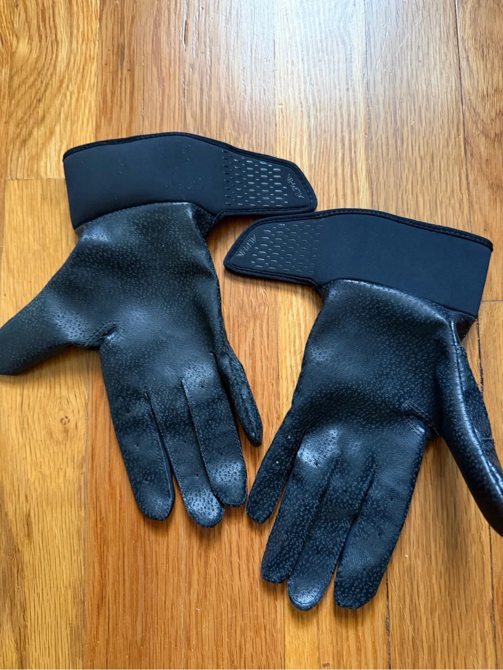 NWOT  Nike Black Gloves